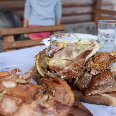 Buni I Bajraktarit Hostel Theth