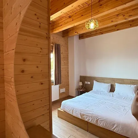 بيت شباب Buni I Bajraktarit Boge